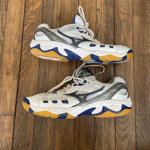 Mizuno Volleyball Shoes woman’s Size 10 - Picture 1 of 8